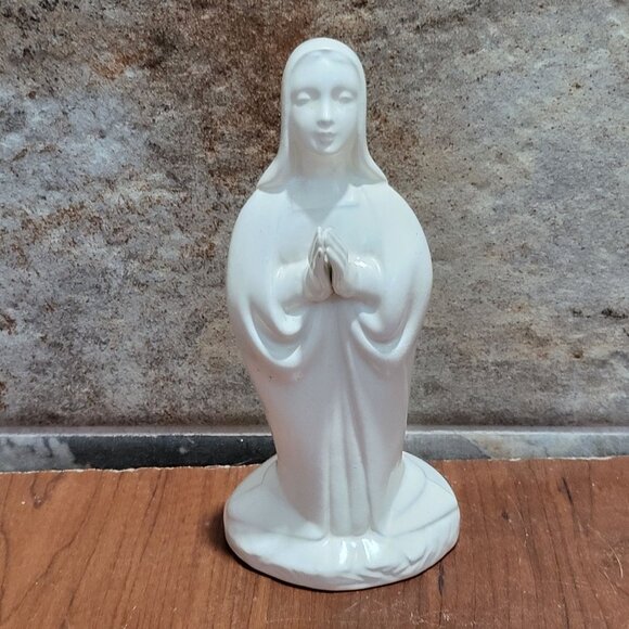 Vintage Virgin Mary Praying Mother Madonna - Picture 1 of 10